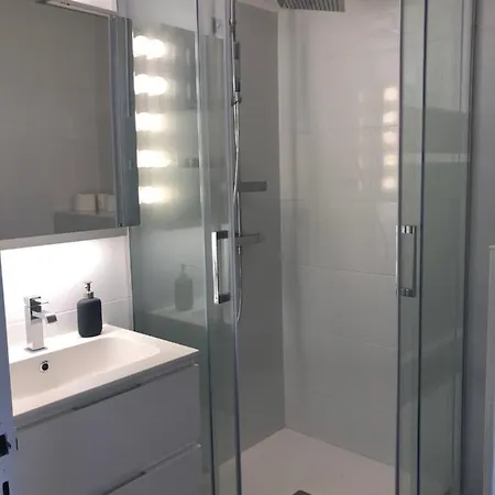 2 Pieces Avec Parking Quartier Du *