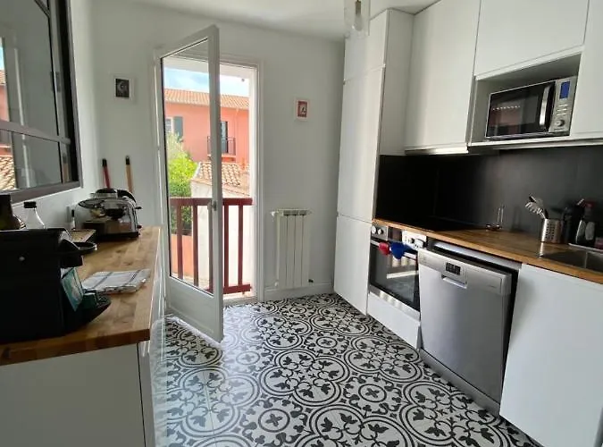 2 Pieces Avec Parking Quartier Du *